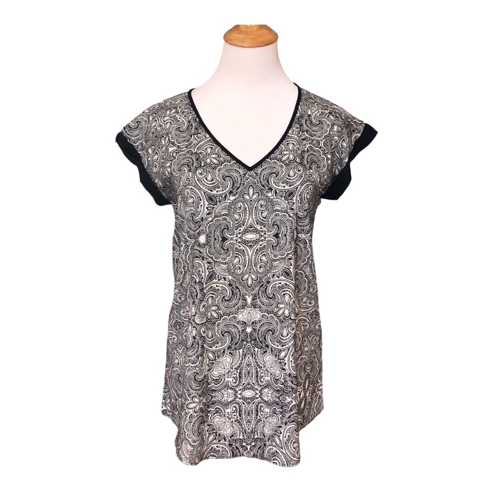 Express Black White Paisley V-neck Cap Sleeve Blouse Size Small